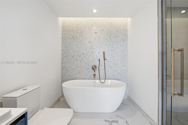 Building Photo - 2678 Tigertail Ave