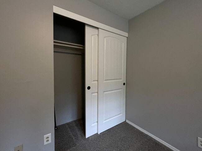 Building Photo - Charming 3-Bed, 2-Bath Retreat!