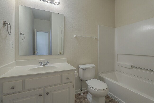 Persimmon Hall Bathroom - 769 S Evergreen St
