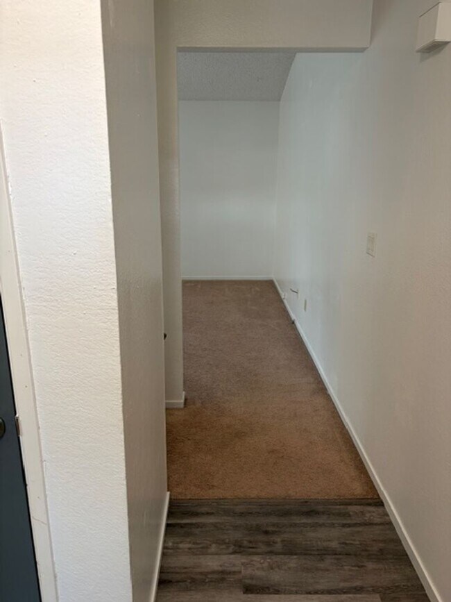 Building Photo - 3 Bed, 2.5 bath home in Carson City, Available 11/11