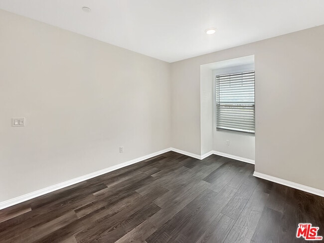 Building Photo - 27607 Sawtooth Ln