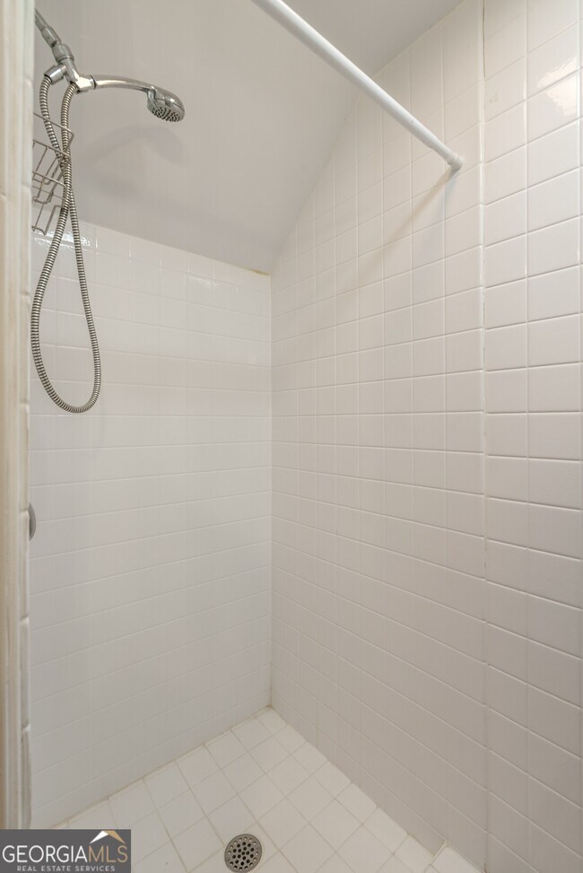 Building Photo - 384 Arrowhead Trail NE