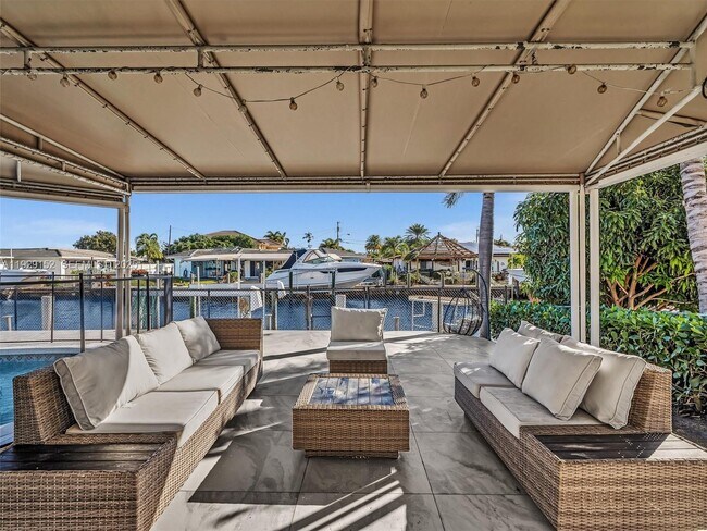 Building Photo - 440 SE 8th Ave