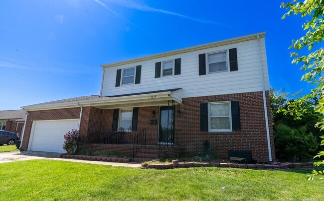 Building Photo - 3449 Petunia Cres