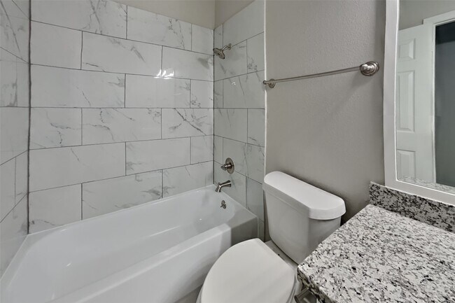 Building Photo - 25810 Palmdale Estate Dr