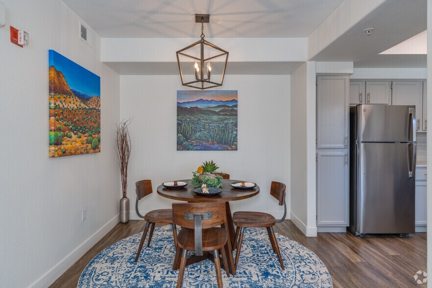 1BR, 1BA - 730SF - Dining Room - Mountain Park Ranch