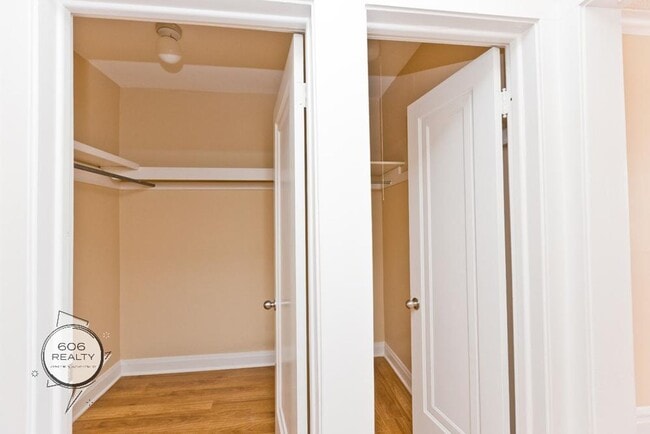 Building Photo - Beautiful Berwyn Apartment on Gunderson and 23rd!