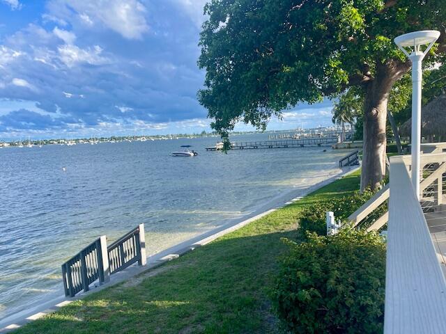 Building Photo - 5600 N Flagler Dr