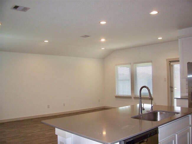 Building Photo - 819 Teal Moon Dr
