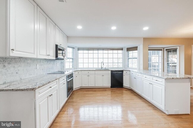 Building Photo - 14524 Pebblewood Dr