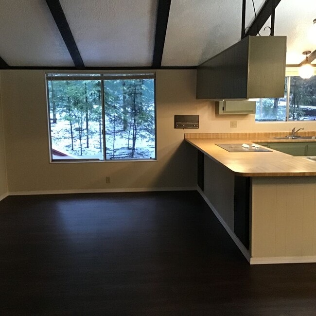 Building Photo - Large spacious 2Bd manufactured home avail...