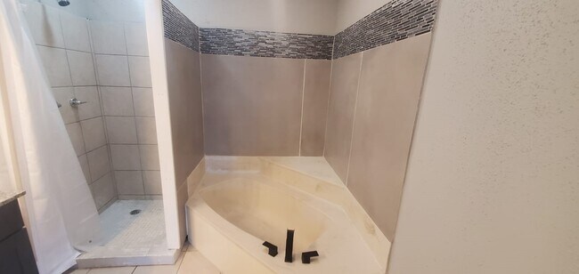 Building Photo - 11315 Lands End Cir