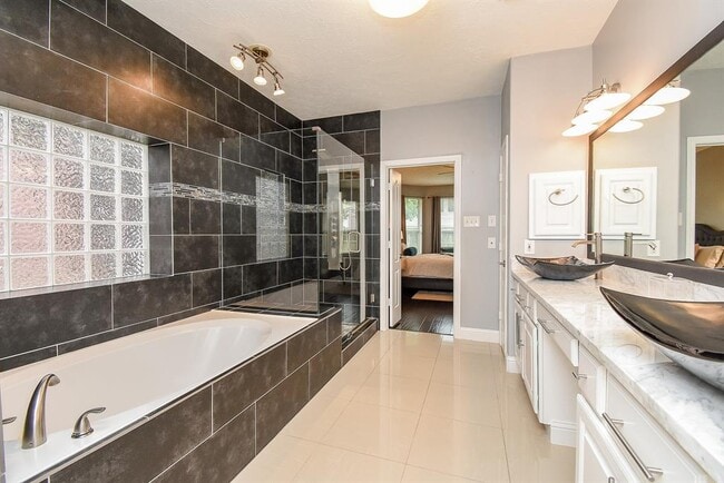 Building Photo - 4134 Starboard Shores Dr