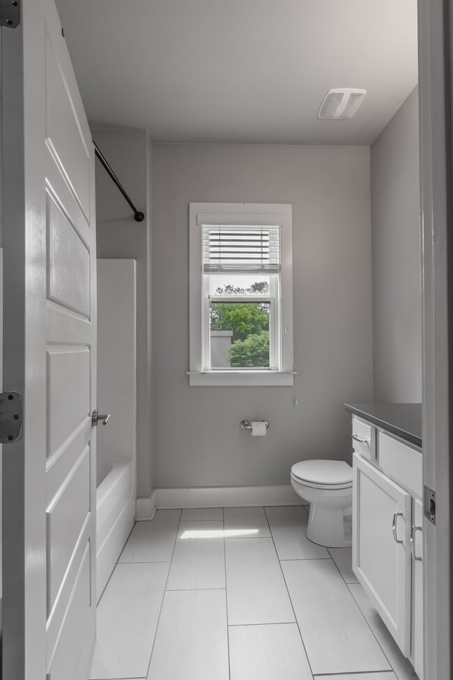 Building Photo - 517B Southgate Ave