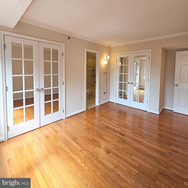 Building Photo - 505 E Braddock Rd