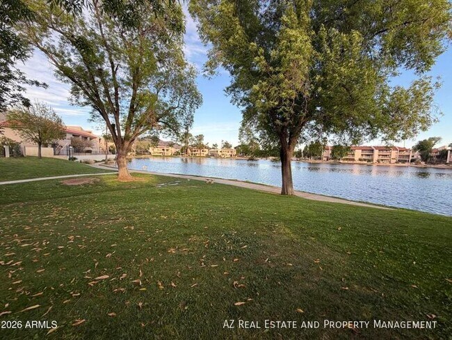 Building Photo - 2901 W Sierra St