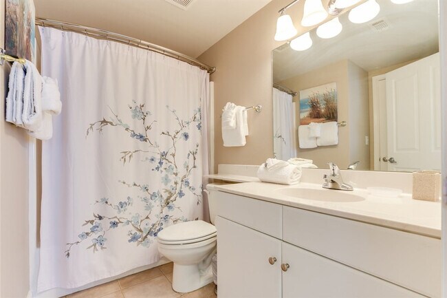 Building Photo - 9900 S Thomas Dr