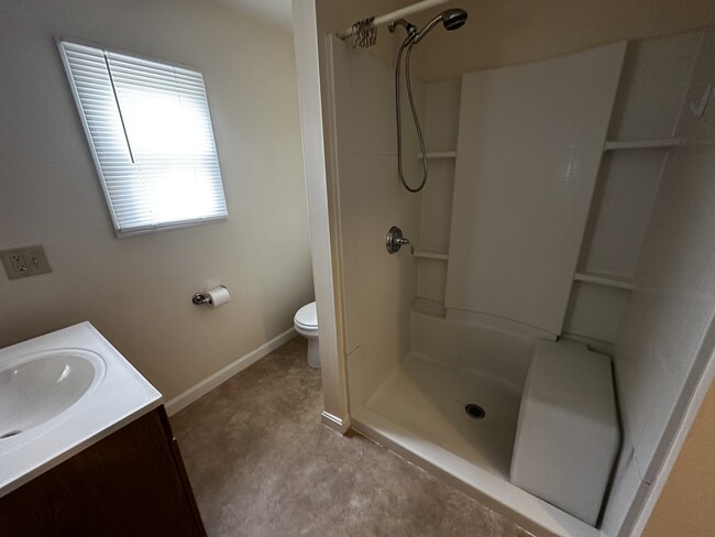 Seated, walk-in shower in full bath - 58 Lake St