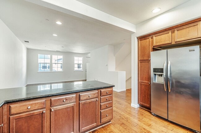 Building Photo - 1,331 sq ft with 2 on-suite bedrooms and o...