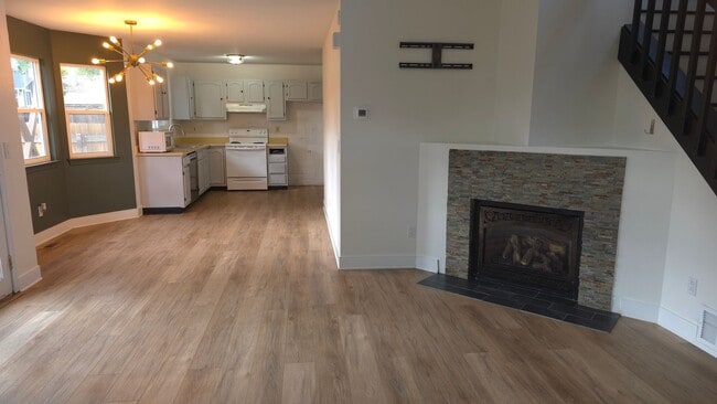 Building Photo - Tri-level home near Ft. Carson!!!