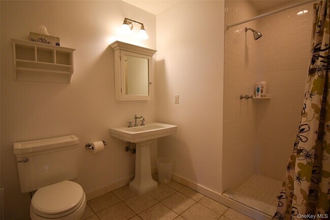 Building Photo - 21 Bayside Ave