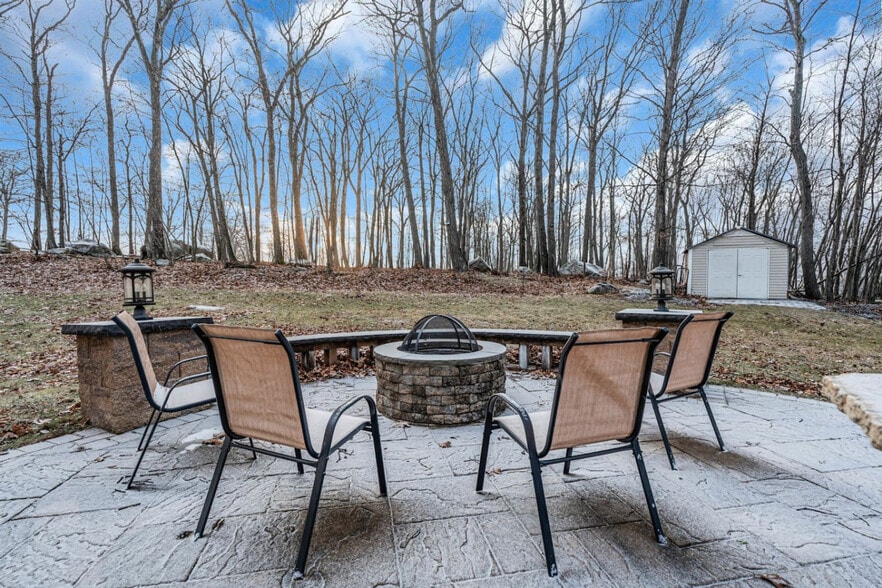 Building Photo - 6 Buchanan Ln