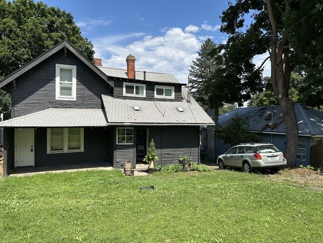 Building Photo - 514 E 10th Ave