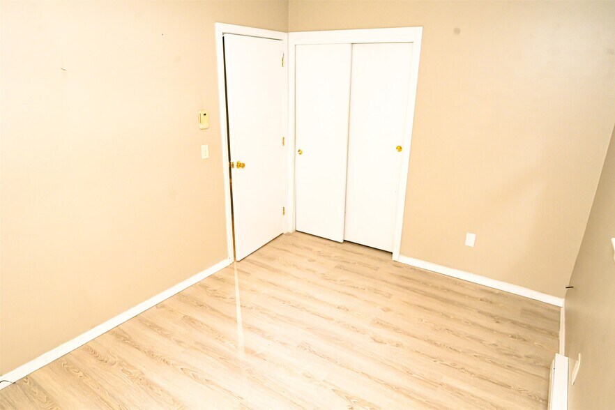 Building Photo - 139 S Main St