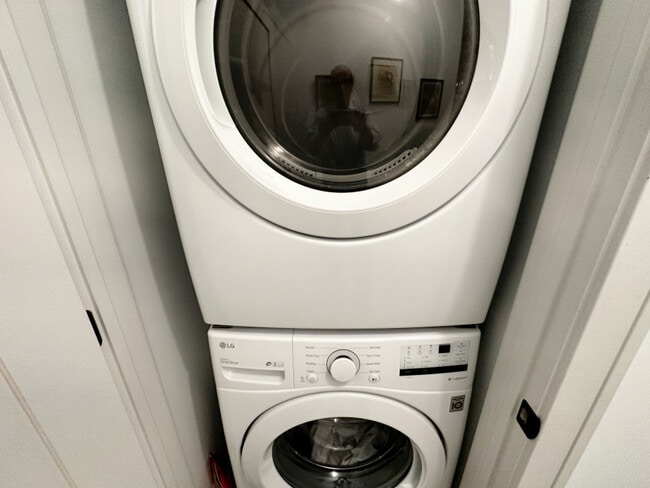 Building Photo - 4420 S Prairie Ave