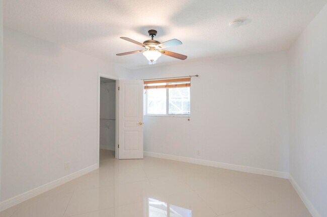 Building Photo - 2289 Windsor Rd