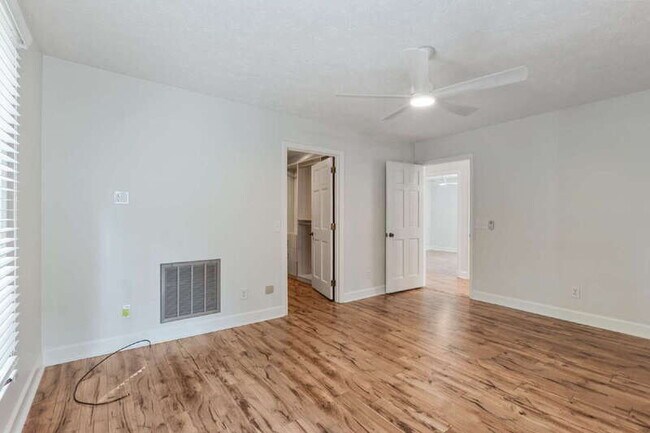Building Photo - 925 North Ridge Street
