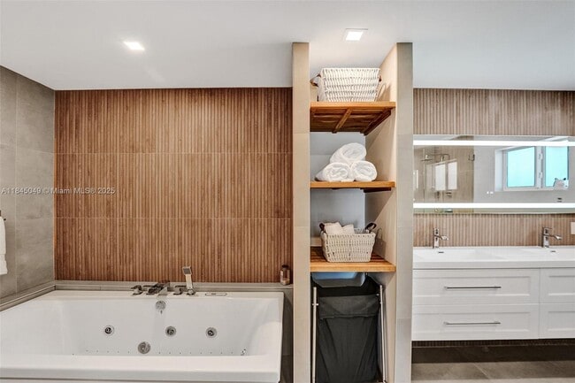 Building Photo - 1021 Guava Isle