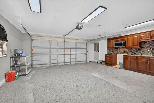 Building Photo - 1295 Longlea Terrace