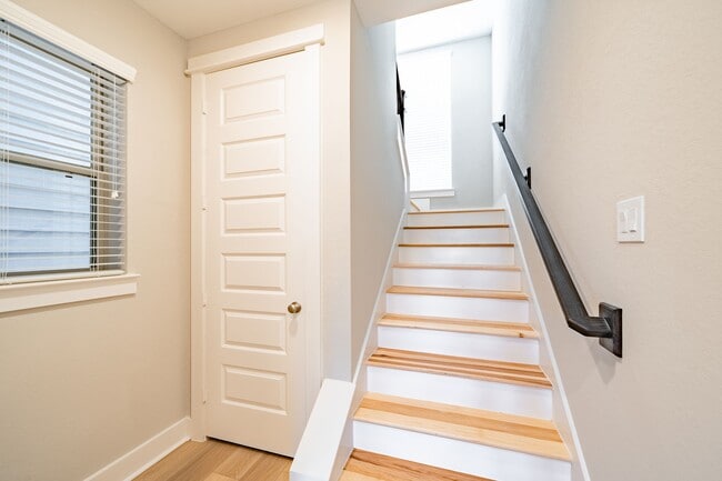 Building Photo - 10916 Brambling Wood Dr