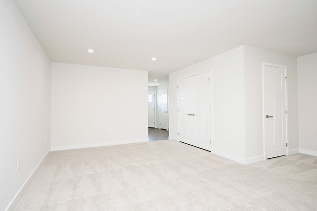 Building Photo - Pet Friendly Rivanna Village Townhome (Lea...