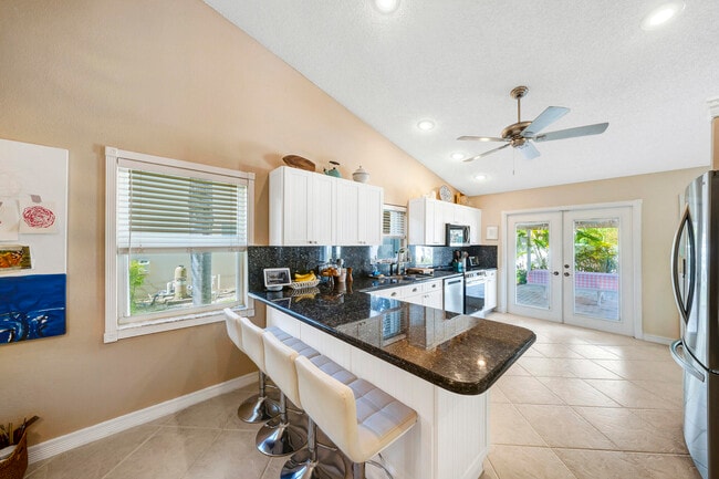 Building Photo - 7661 W Country Club Blvd