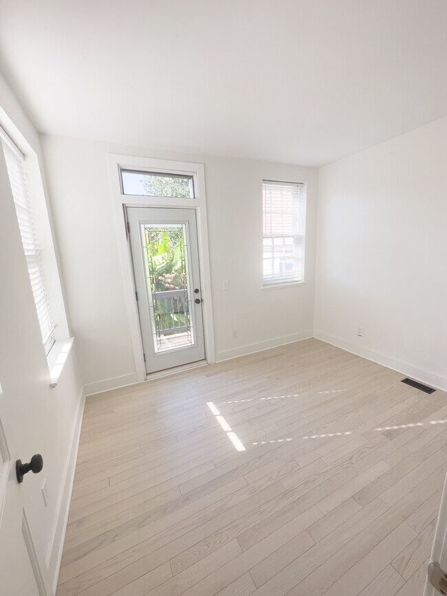 Secondary bedroom with Balcony - 1927 S 9th St