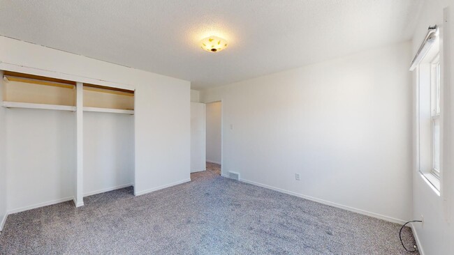 Building Photo - AVAILABLE AUGUST 1st! Newly Remodeled 3 Be...