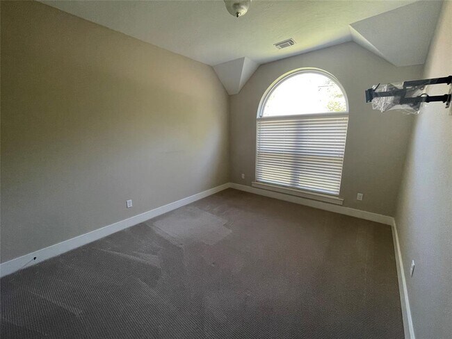 Building Photo - 2506 S Strathford Ln