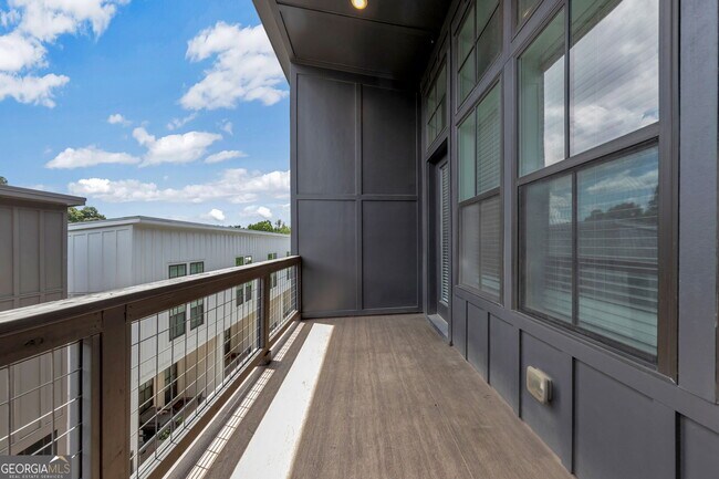 Building Photo - 910 Brees Ct