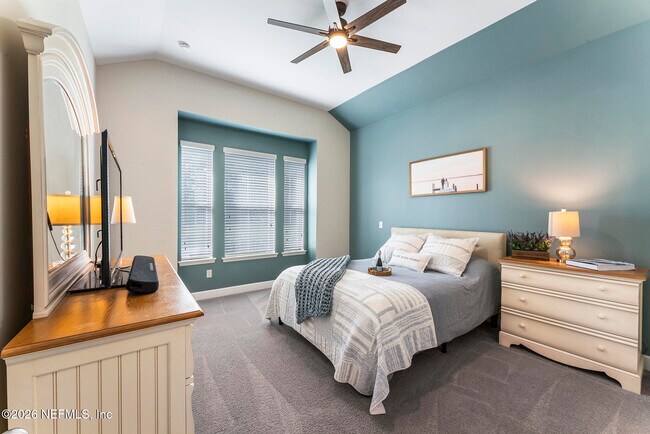 Building Photo - 39 Woodmere Ln