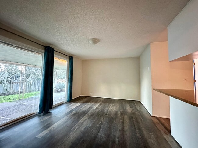 Building Photo - 1812 Brittany St