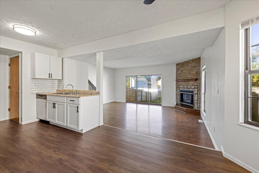 Dining/Kichen - 1600 Rock Creek Dr