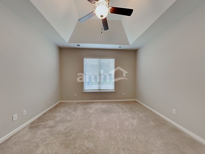 Building Photo - 5571 Stonecrest Dr