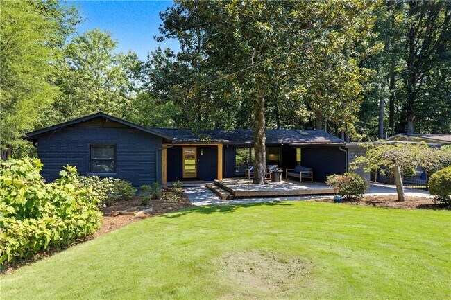 Building Photo - 3831 Greenhill Dr