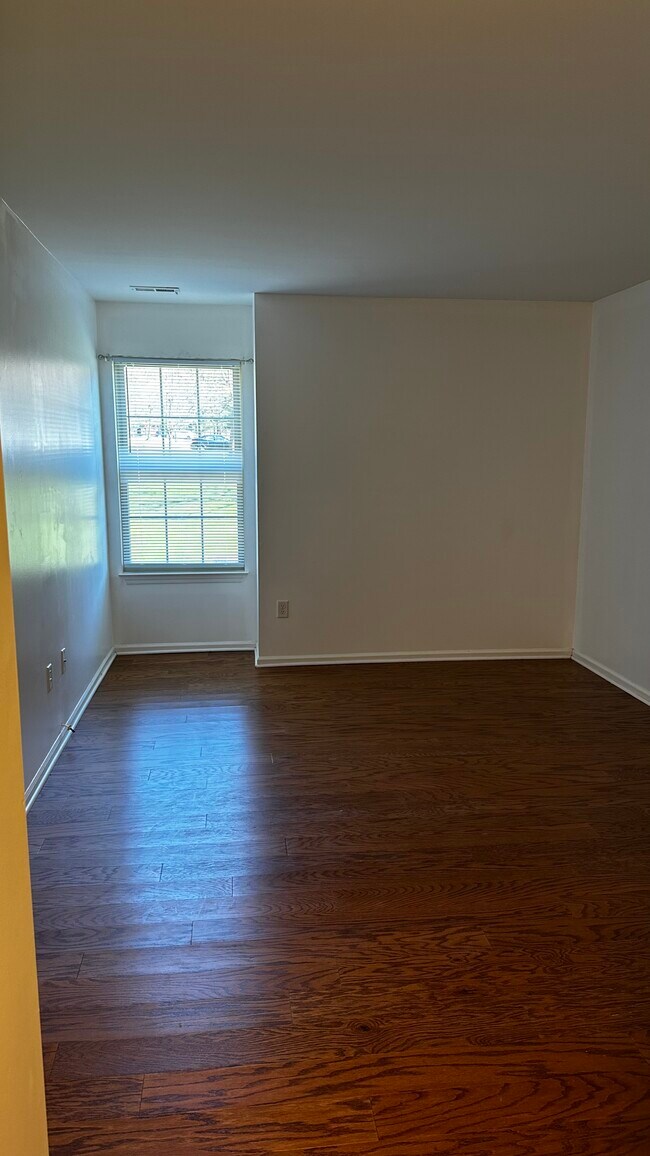 Building Photo - 350 Tavistock