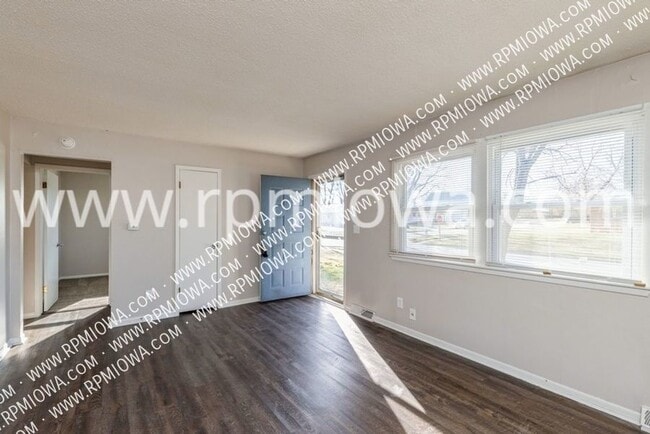 Building Photo - 213 NW Arlan Dr