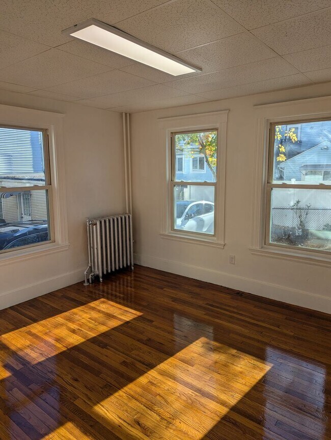 Building Photo - 545 Revere St