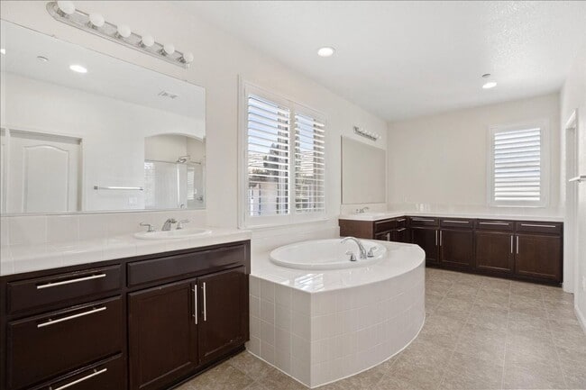 Building Photo - 957 Antiquity Dr