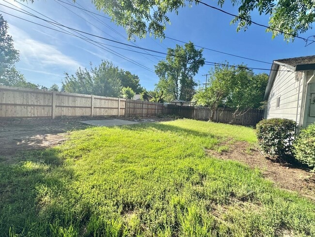 Building Photo - Available NOW - 3 Bed Home Near Bidwell Park